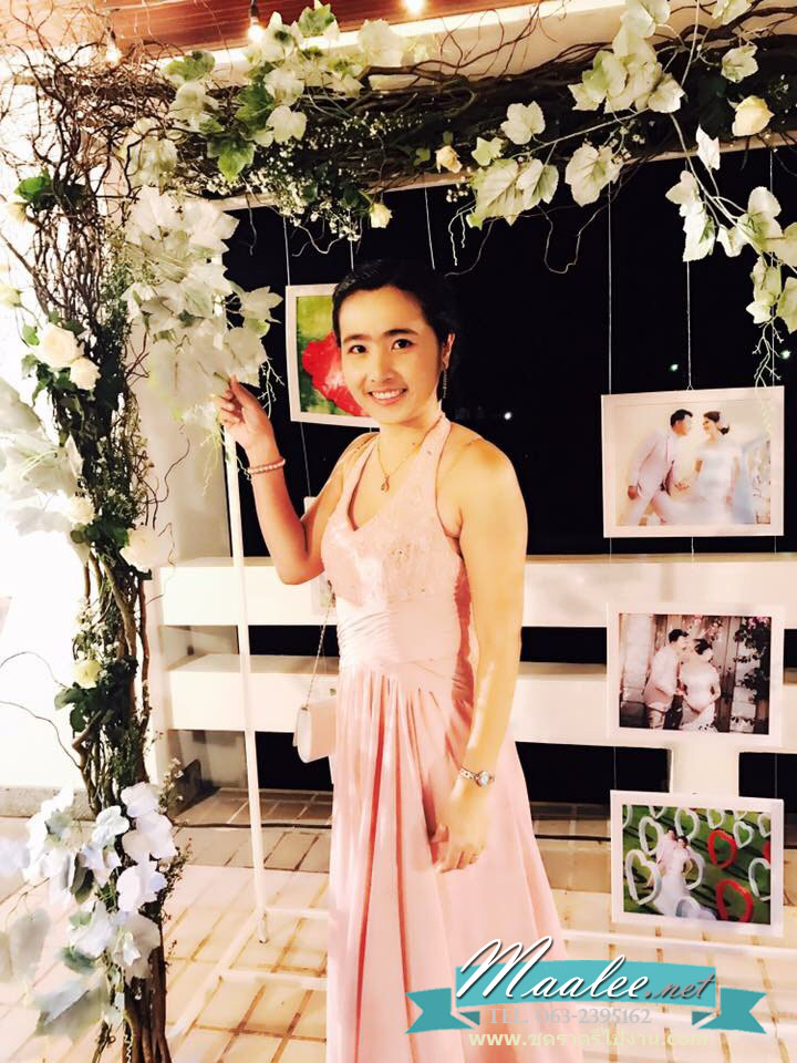 พร้อมส่ง ชุดราตรียาว คล้องคอ สีชมพู Nude pink แต่งลูกไม้ช่วงอก