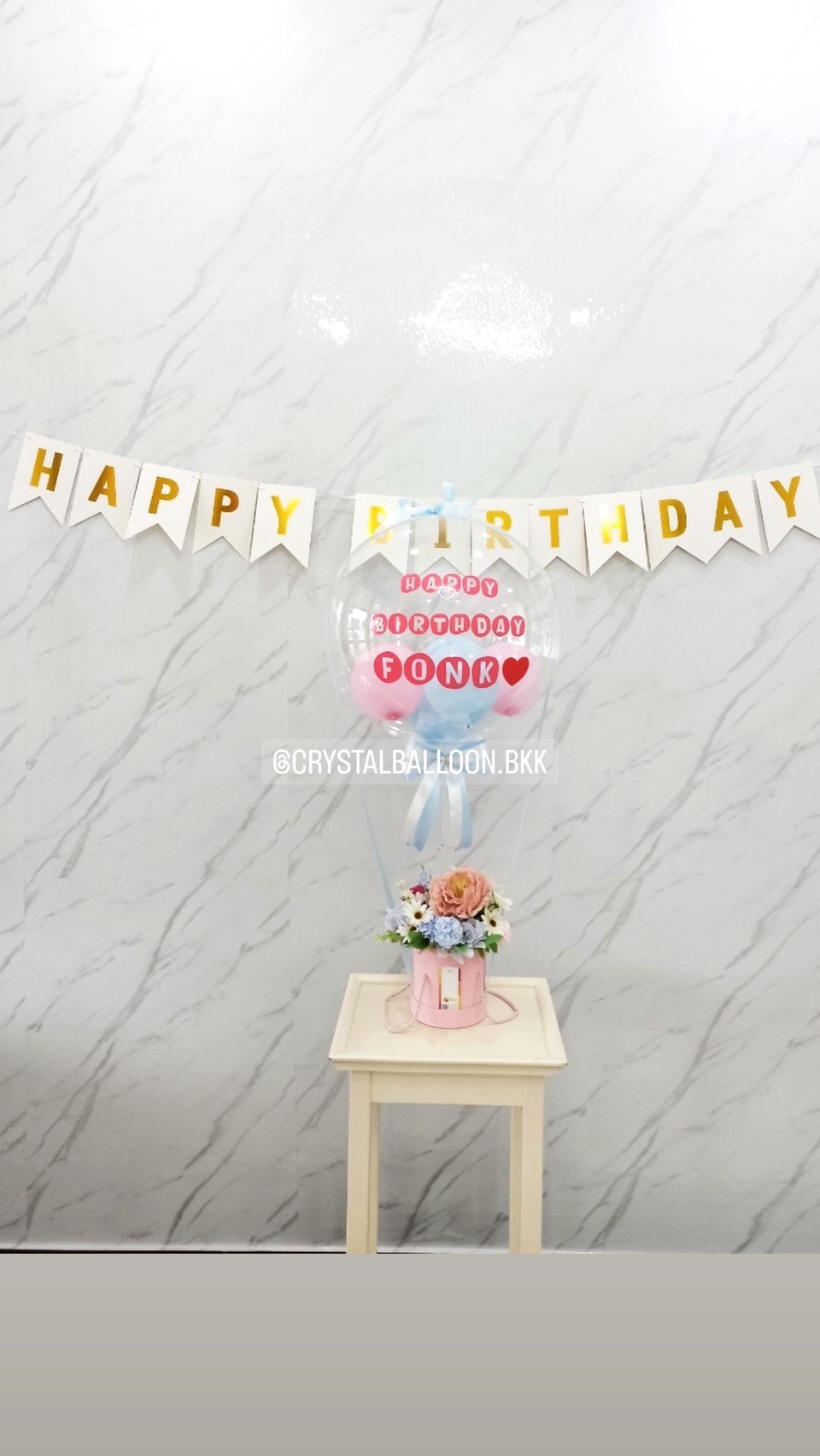 Flower Balloon วันเกิด Bubble 18" พร้อม กล่องดอกไม้ประดิษฐ์ 1 กล่อง,ลูกโป่ง 6" 8 ลูก,ป้ายธง Happy Birthday 1 ชิ้น พร้อมตกแต่ง สามารถเปลี่ยนสีลูกโป่ง/เปลี่ยนข้อความ/เปลี่ยนขนาด/เปลี่ยนดอกไม้/เปลี่ยนสี-ป้ายธงได้ได้