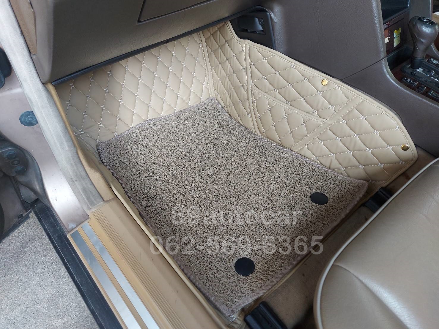 ขายพรมในรถ Benz C220 W202 ปูพรม7D สีครีม + พรมไวนิลดักฝุ่นสีครีม เข้ารูป