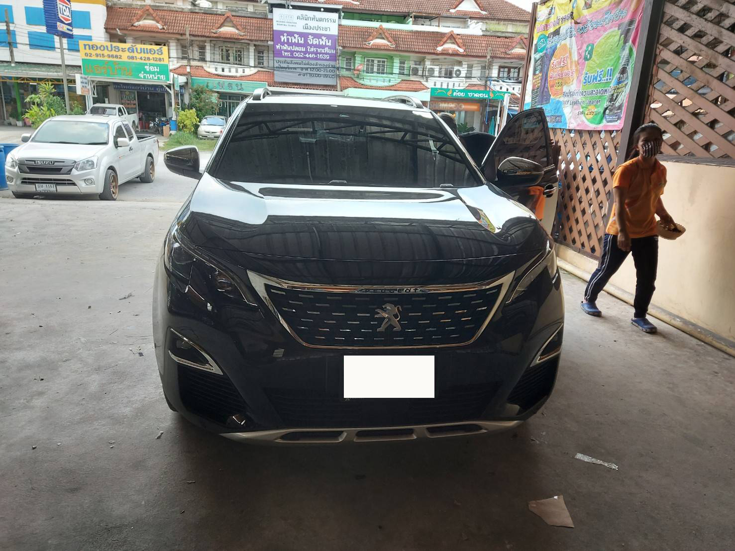 พรมหนัง VIP ปูในรถ Peugeot 3008 เข้ารูป เต็มคัน