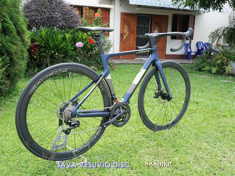 จักรยานเสือหมอบ JAVA VESUVIO DISC 22 สปีด เฟรมคาร์บอน แฮนด์อินทิเกรด ชุดเกียร์ 105 ล้อ 700c 2022