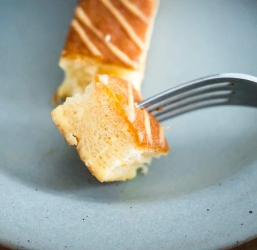 🧀✨ขนมชีสญี่ปุ่นสุดฮิต!!! Camembert Cheese Cake – ชีสเค้กคาม็องแบร์แท่งนุ่มจากญี่ปุ่น 6 ชิ้น