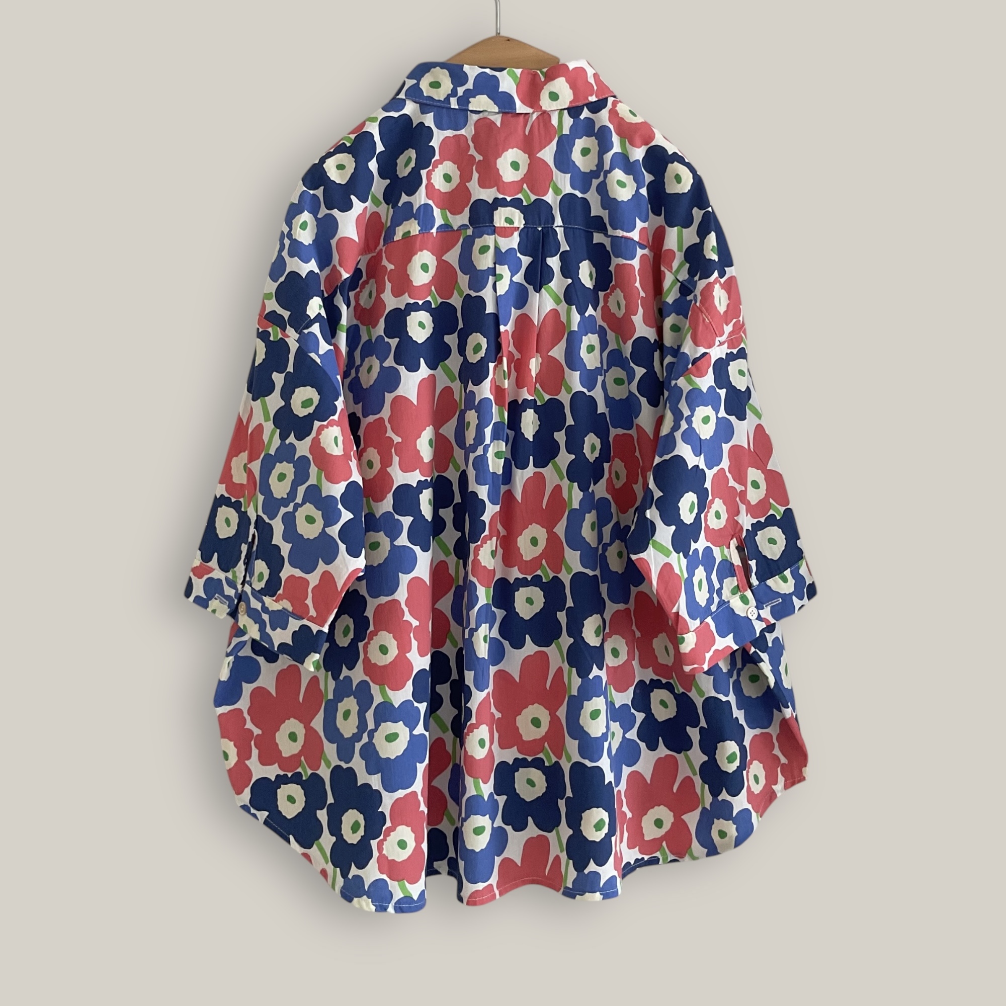 เสื้อผ้าฝ้ายลายดอกไม้แต่งกระเป๋า