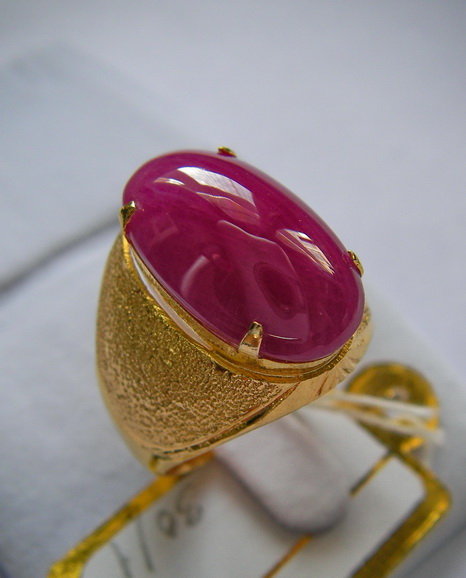 ทับทิมพม่า Ruby Burma สีแดงสด เลือดนก รูปสวยทรงดี ขนาด 17.59x10.36x6.19 mm. นน.11.31ct.