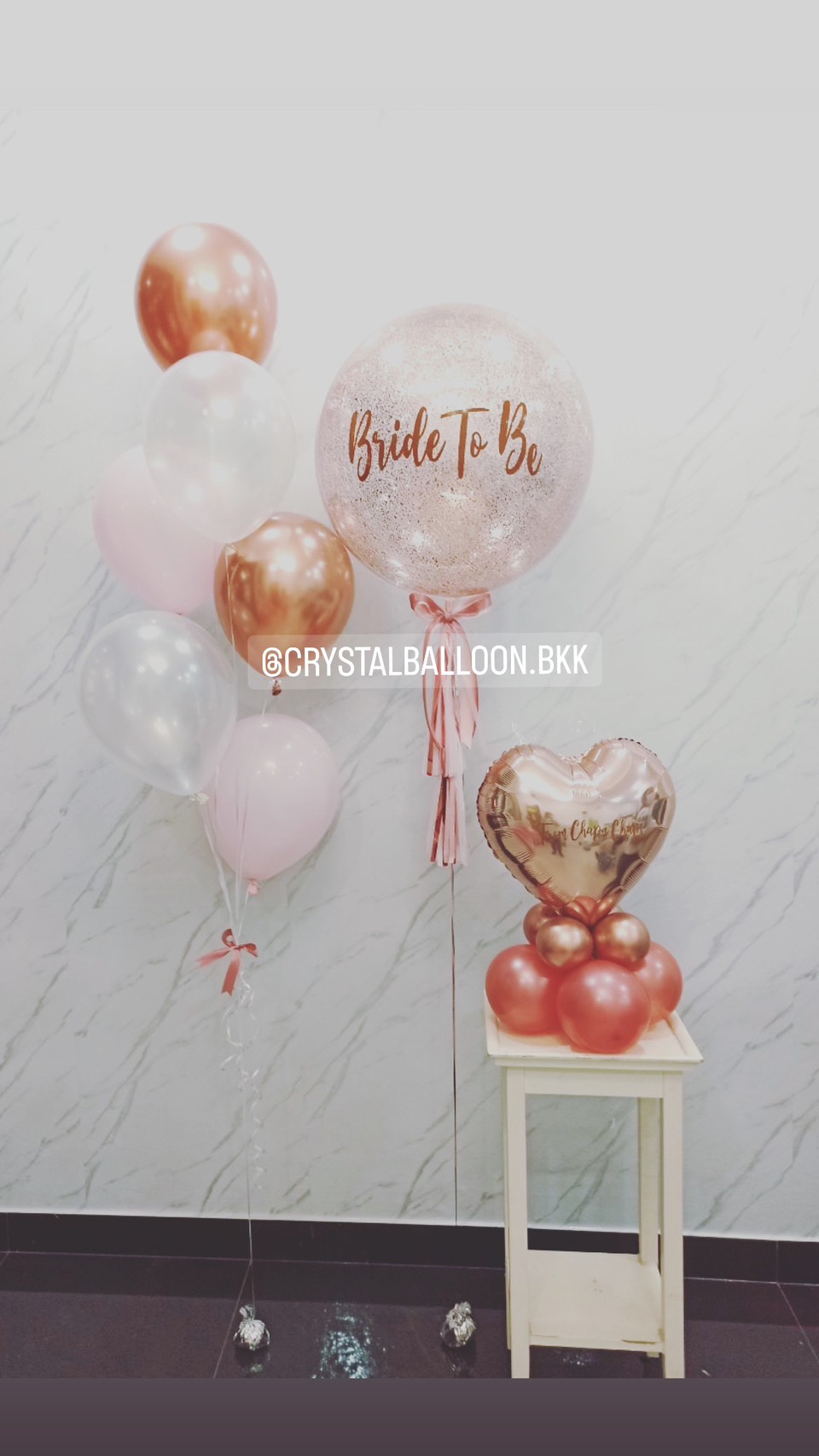 ลูกโป่ง Bride To Be Bubble ขนาด 24" พร้อม ช่อลูกโป่ง 6 ลูก 1 ช่อ พร้อมตกแต่ง ฟอยล์หัวใจ 18" ตั้งฐาน 1 ชิ้น สามาราถเปลี่ยนสีลูกโป่ง/เปลี่ยนนข้อความ/เปลี่ยนสี-ฟอยล์ตกแต่ง/เปลี่ยนขนาดได้