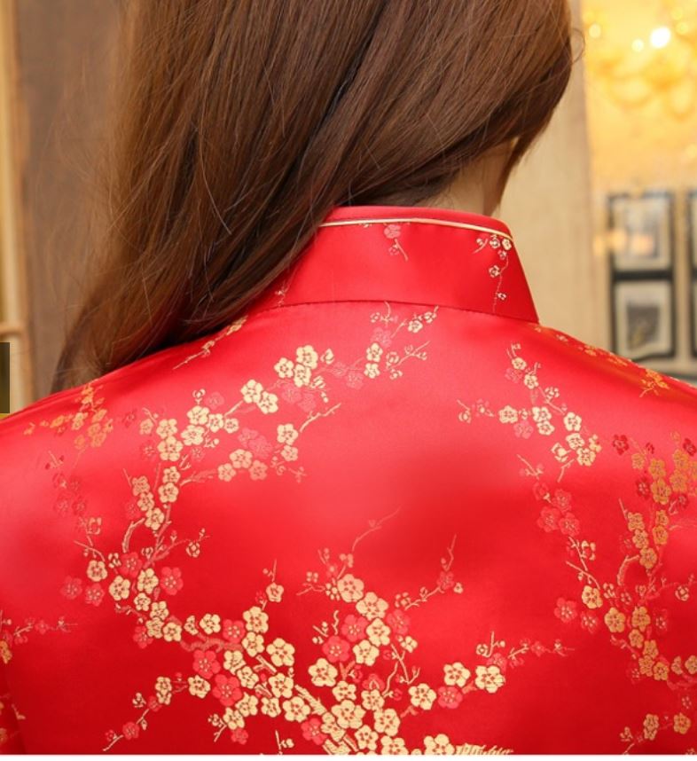 พร้อมส่ง กี่เพ้า สีแดง ลายดอกบ๊วย Cherry Blossom ผ้าไหมจีน กุ๊นขอบ ตัดเย็บอย่างดี (M,2XL,6XL)