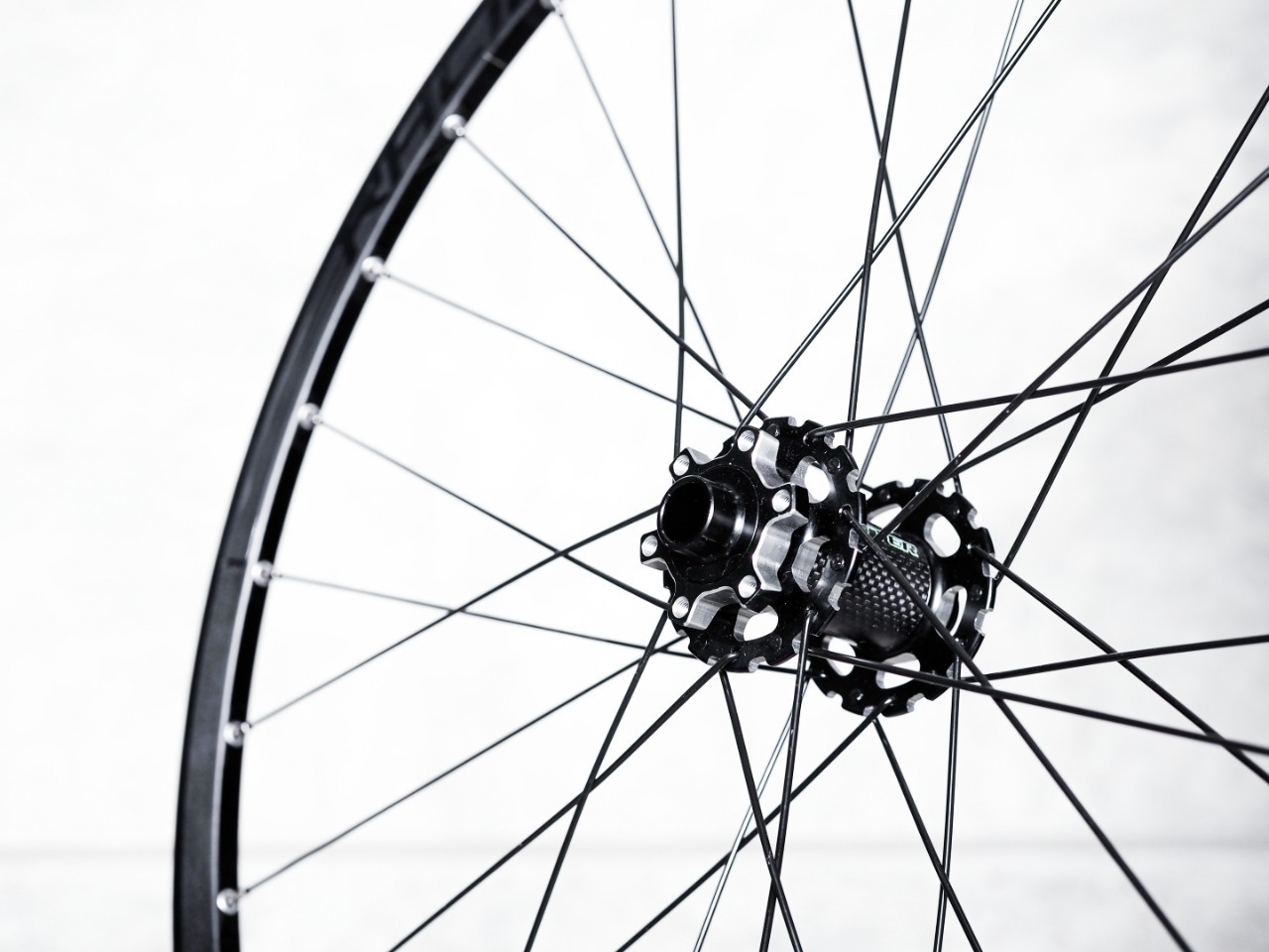 ชุดล้อเสือภูเขา Retrospec Aluminum 26" ดุมคาร์บอน 11spd