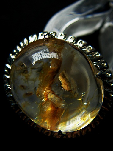 QU0035 แก้วเข้าแก้ว + กาบแก้วทองใหญ่ เนื้อแก้วสวยใส ขนาดแก้ว 17.02x19.96x10.65 มม. น้ำหนัก 25.90 ct. ขนาดแหวน 53.5 ด้วยราคาที่ต้องรีบตัดสินใจ สวยงาม