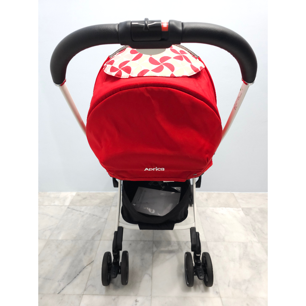 Aprica Luxuna Sofa Cushion สีแดง