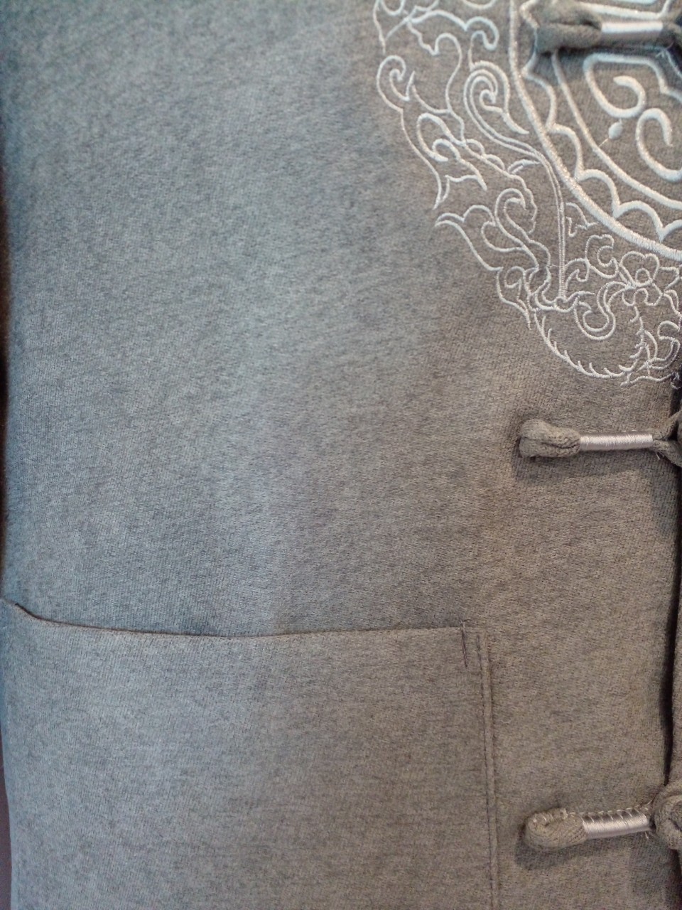 พร้อมส่ง ชุดจีน ชาย เสื้อคอจีน ผ้าไหมจีน สีเทา กระดุมหน้า (L)