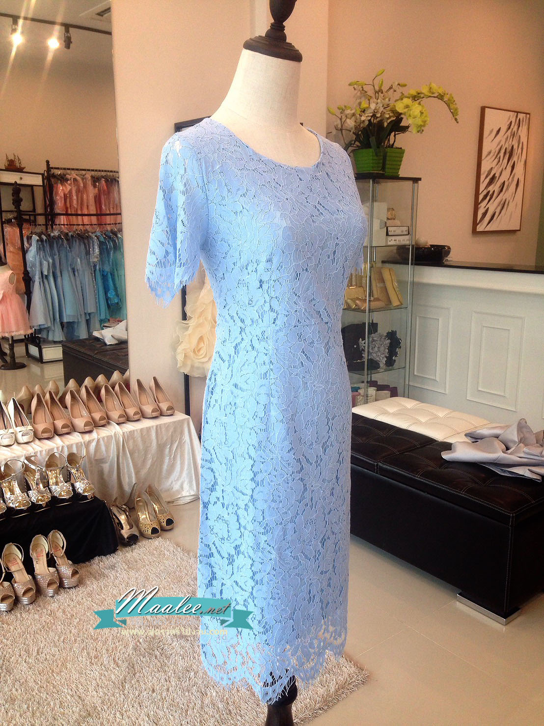 พร้อมส่ง ชุดเดรส สีฟ้า ลูกไม้อย่างดีทั้งตัว ซับในทั้งตัว กระโปรงคลุมเข่า เข้ารูปสวย ผ้ายืดได้เล็กน้อย ใส่สบาย เนื้อผ้าผสม Spandex (ซิปหลัง) ** เหลือเฉพาะไซส์ L **