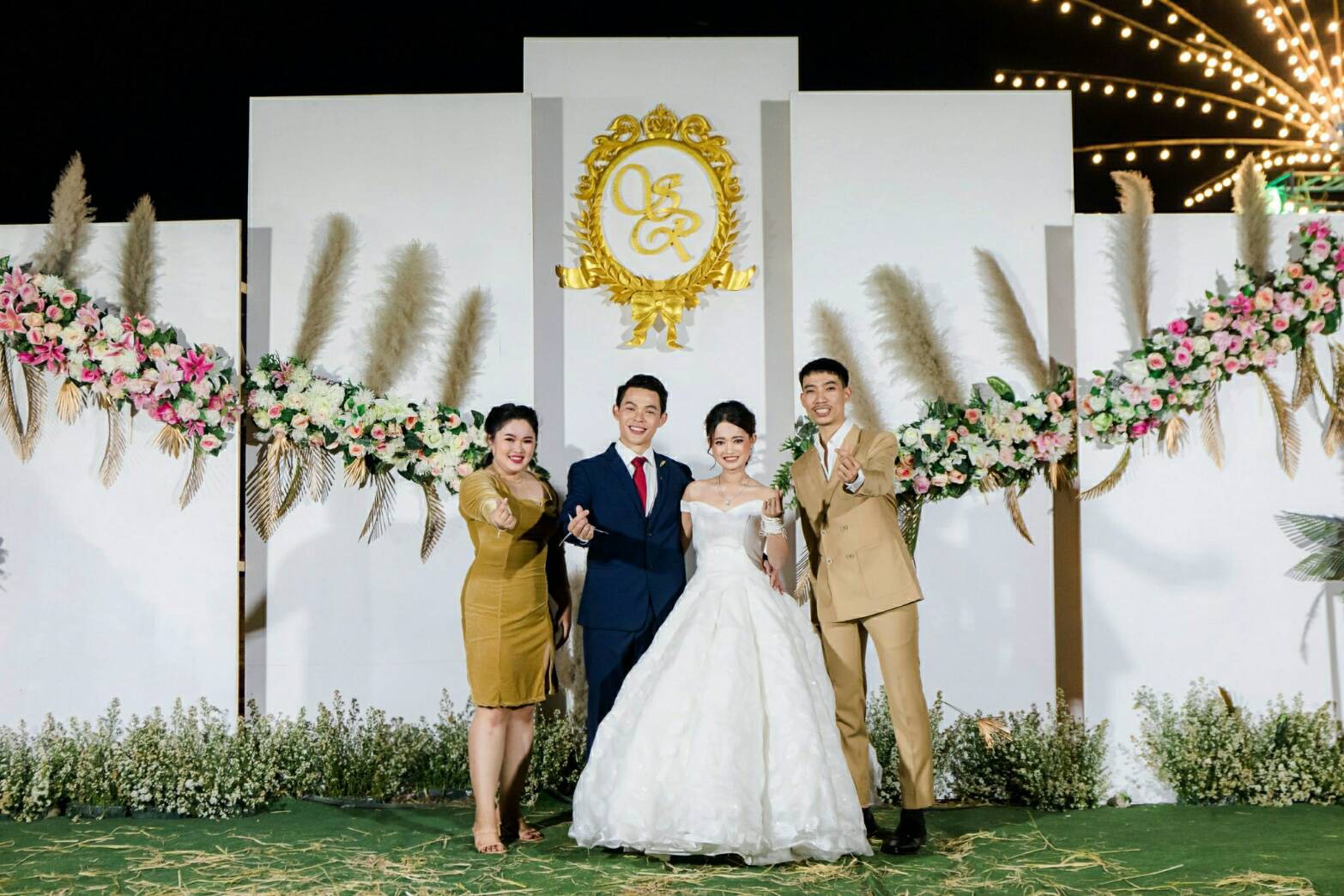 พร้อมเช่า ชุดสูทชาย สีน้ำตาลทอง กระดุม 2 แถว