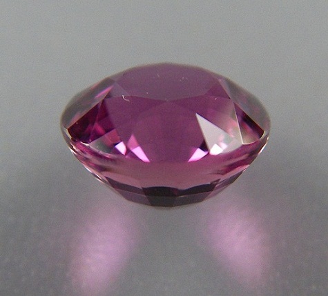 ซองเจีย(Songea Sapphire) ซองเจีย เป็นพลอย ดิบ unheated แดงชมพู อม-ม่วง พลอยเนื้อแข็งมีความสวยงาม ขนาดพลอย 5.89x3.98mm. นน.1.17ct.. ราคาโทรถาม