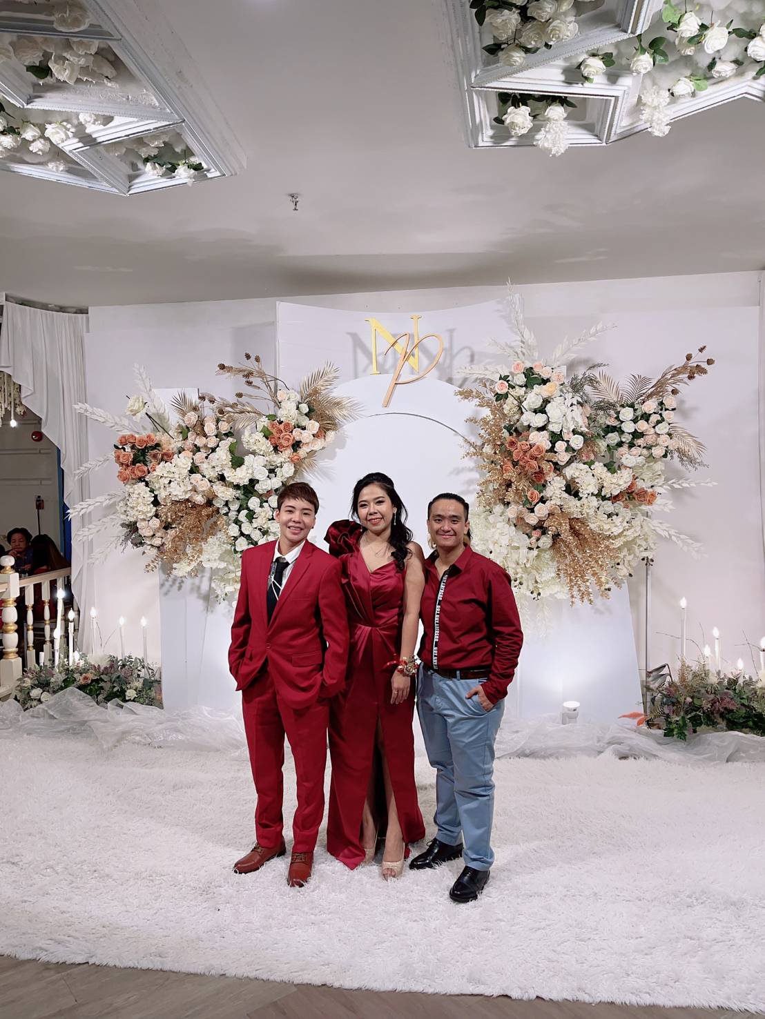 พร้อมเช่า ชุดสูทชาย สีไวน์แดง เข้ารูป พร้อมเสื้อกั๊ก