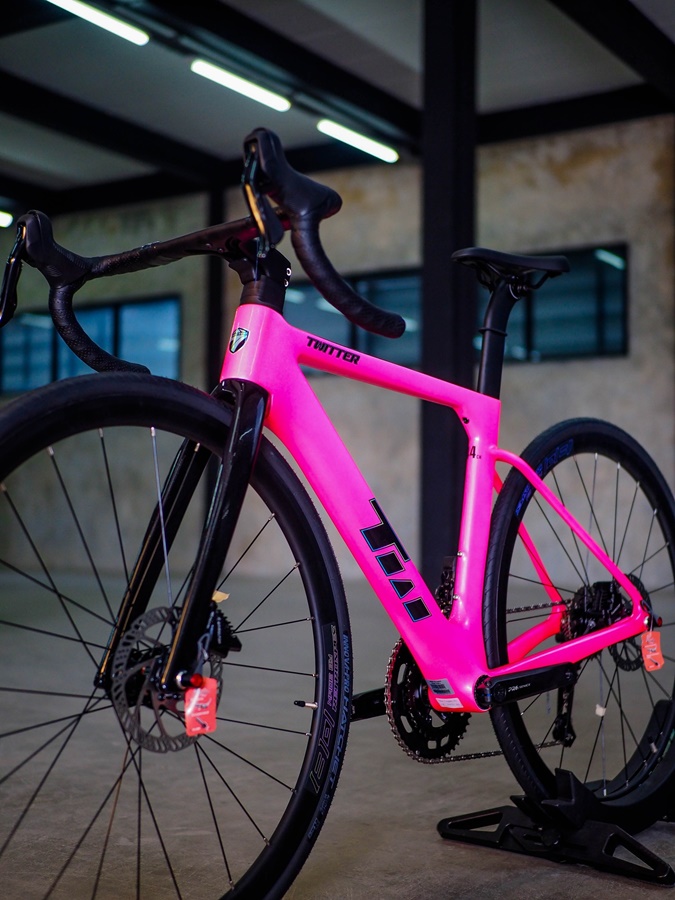 จักรยานเสือหมอบ TWITTER รุ่น R15 Pro ชุดขับเคลื่อน EDS TX 24 sp. (เกียร์ไฟฟ้า) Full Hydraulic เฟรม/ตะเกียบ Full Carbon NEW2024