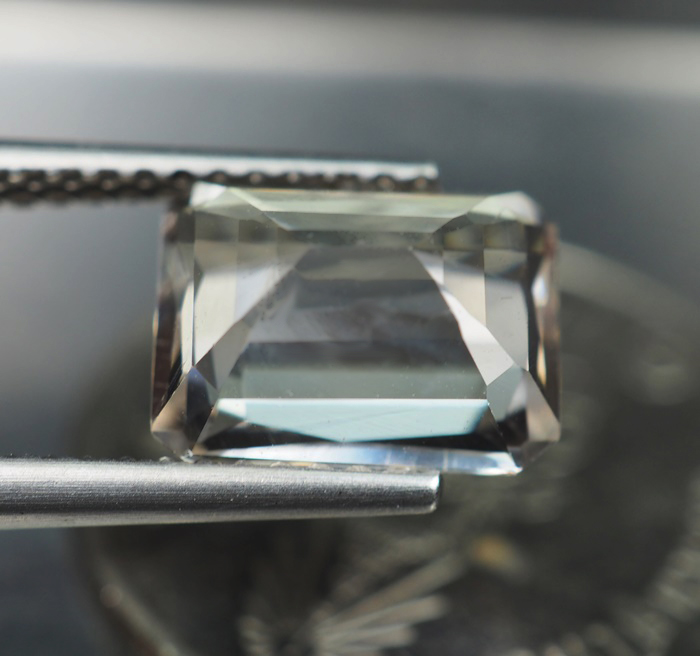 สคาโพไลท์สีเหลืองอ่อน (Scapolite) 2.35 กะรัต