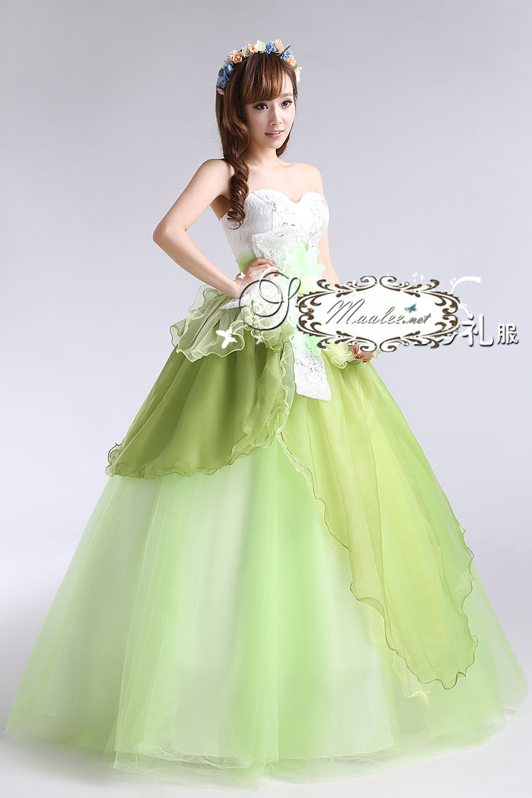 พร้อมเช่า ชุดแฟนซี ชุดราตรียาว เกาะอก สีเขียว ขาว Pastel แต่งผ้าแก้ว ช่อดอกไม้