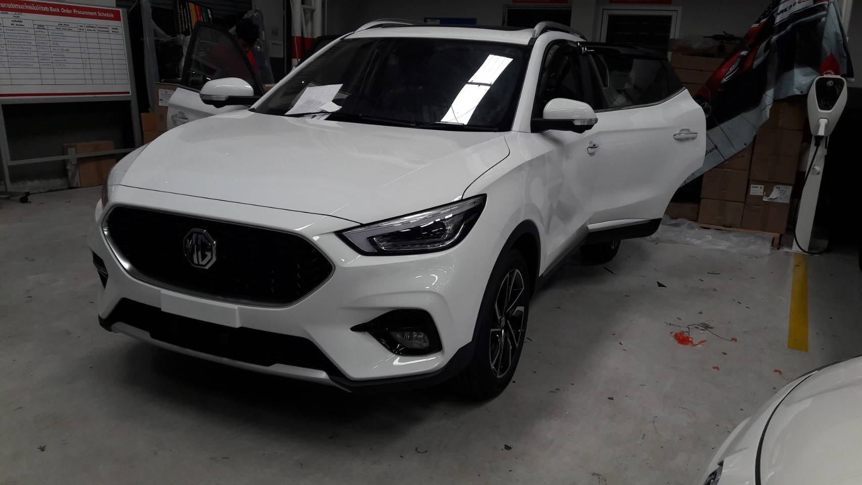 ขายพรมปูพื้นรถ New MG ZS Smartup 2020 เข้ารูป