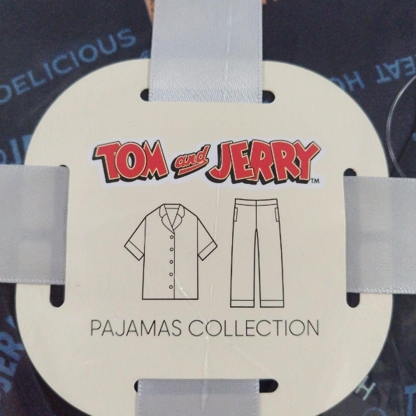 ชุดนอน GU Tom and Jerry satin pajamas มี 2 สี (กรม / ครีม)