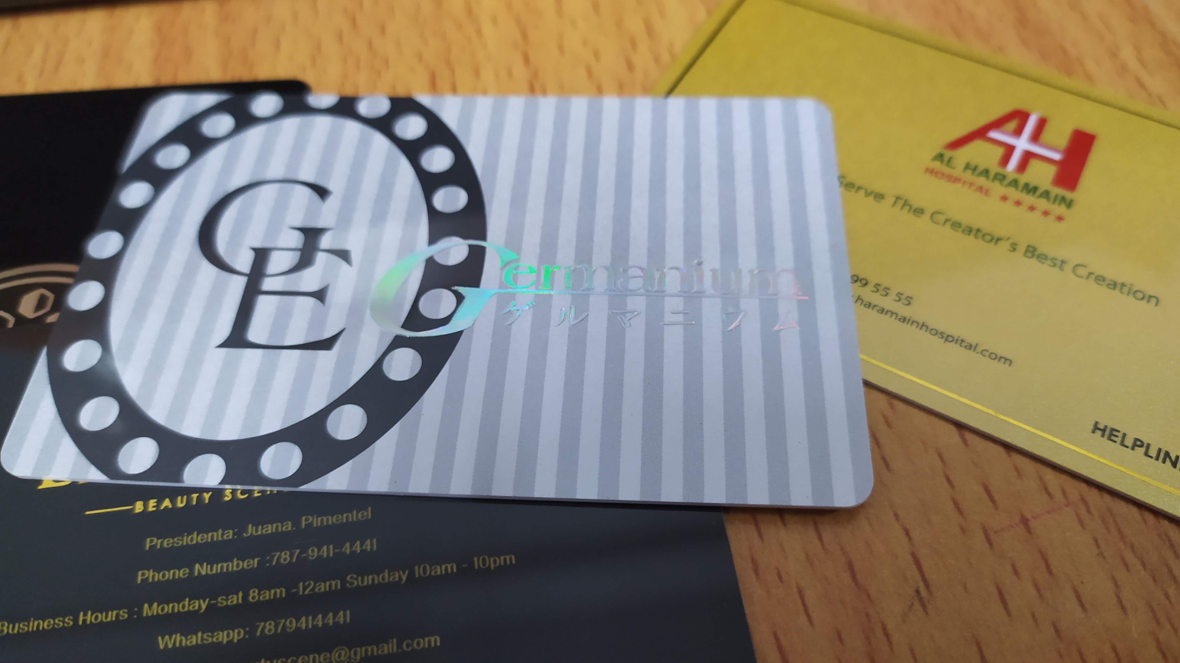 รับทำการ์ดปั๊มฟอยล์โฮโลแกรม ประกายรุ้งวาววับ