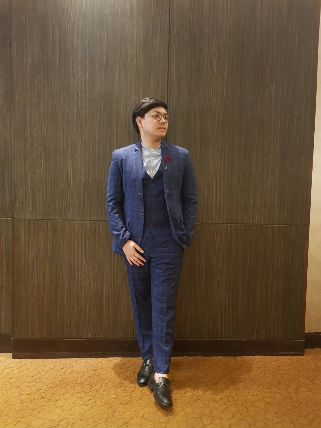พร้อมเช่า ชุดสูทชาย สีน้ำเงิน ลายตาราง ทรงเข้ารูป สไตล์เกาหลี พร้อมเสื้อกั๊ก