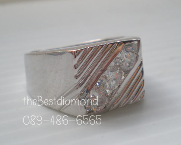 BR816RD+แหวนชายเพชรCZ 3 เม็ด++ แบบยอดนิยม อยู่ได้นานไม่ล้าสมัย เพชรไม่ใหญ่ สำหรับหนุ่มๆที่ต้องการความเรียบๆแต่ดูดีมีระดับ ไม่เวอร์ ใส่ติดนิ้วได้เลยค่ะ