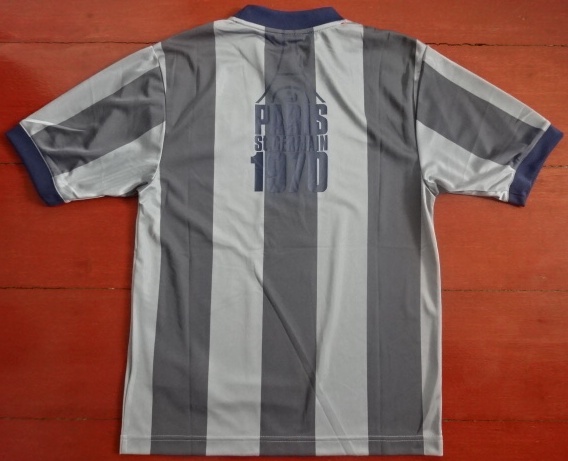 เสื้อที-เชิ๊ต (เสื้อยืดคอกลม) ฟุตบอล ทีมสโมสรปารีส แซงต์ แชร์กแมง ชุดที่ระลึก 2007 ใหม่ L-Size / PARIS SAINT GERMAIN Football T-Shirt Souvenir Kit 2007 Jersey NEW L-Size