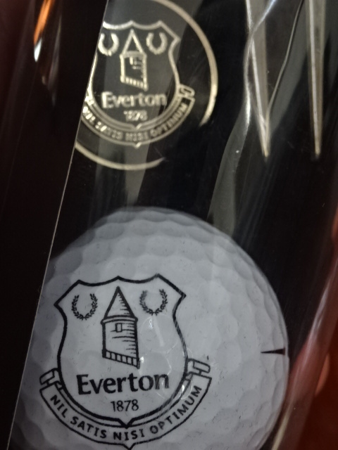 อุปกรณ์กอล์ฟ ฟุตบอล สโมสรเอฟเวอร์ตัน - ชุดอุปกรณ์กอล์ฟ ใหม่ / EVERTON Football Club Golf Accessory - Executive Golf Gift Tube NEW