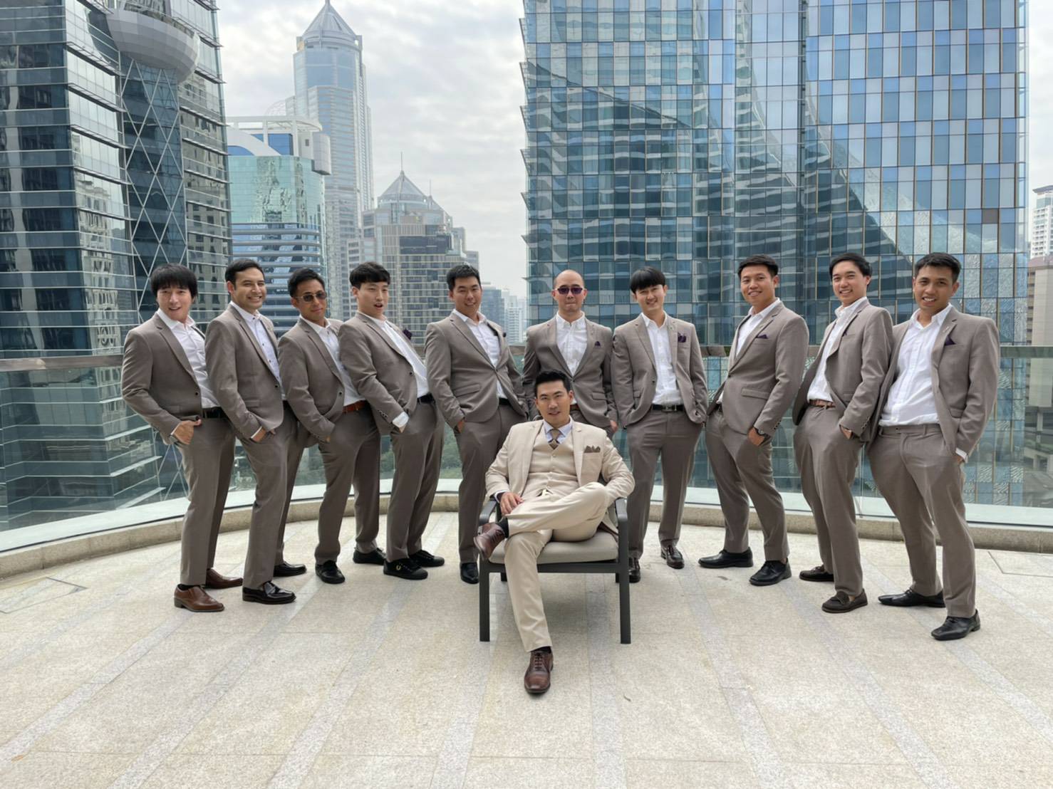 พร้อมเช่า ชุดสูทชาย สีน้ำตาล ทรงเข้ารูป สไตล์เกาหลี พร้อมเสื้อกั๊ก