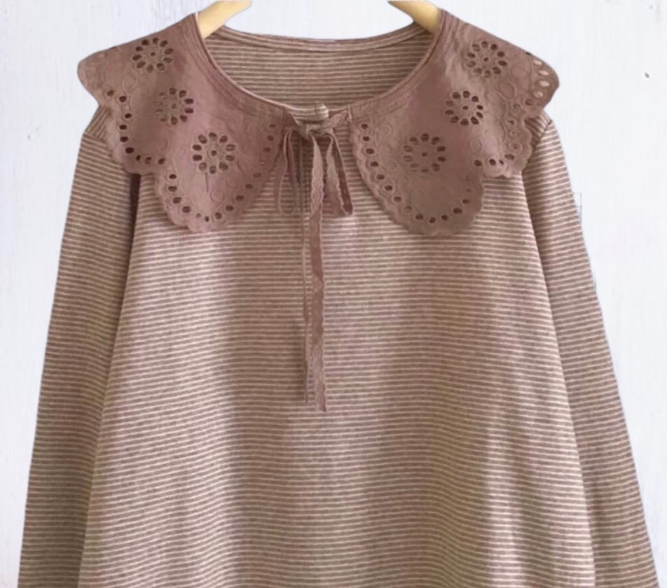 เสื้อยืดลายริ้วปกลูกไม้