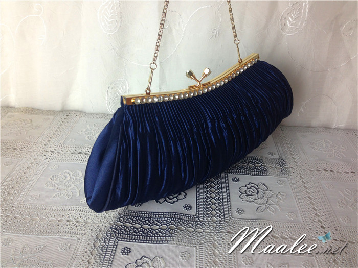 พร้อมส่ง Evening Clutch กระเป๋าออกงาน ผ้าซาตินอัดพลีท แต่งคริสตัลหรู พร้อมสายโซ่สะพาย สั้น/ยาว (เลือกแบบด้านล่าง)