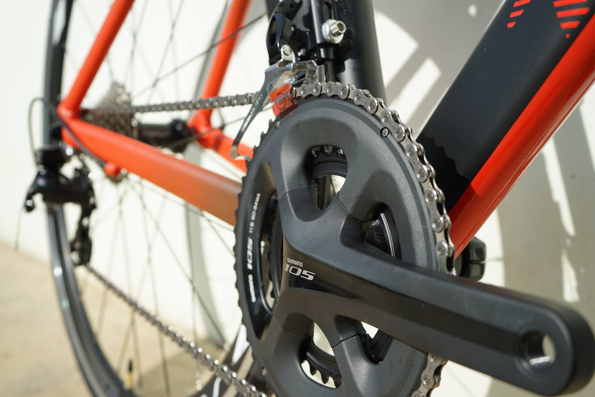 จักรยานเสือหมอบ TEAM REVOLT AERO ALLOY ROAD BIKE, 105 GROUPSET 2018