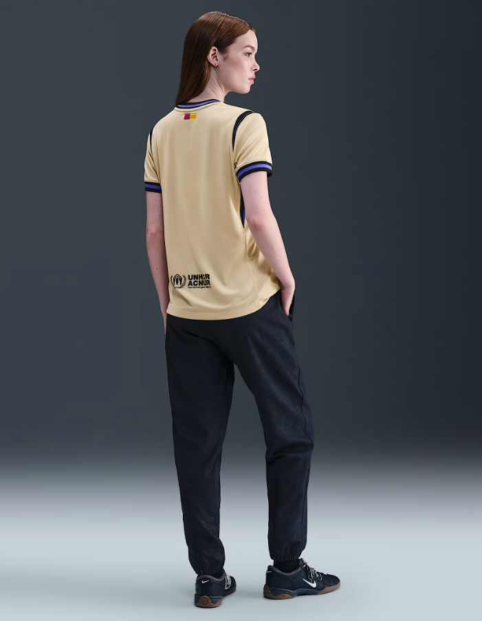เสื้อผู้หญิงบาร์เซโลน่า 2025 2026 ทีมเยือน รุ่นแฟนบอลของแท้