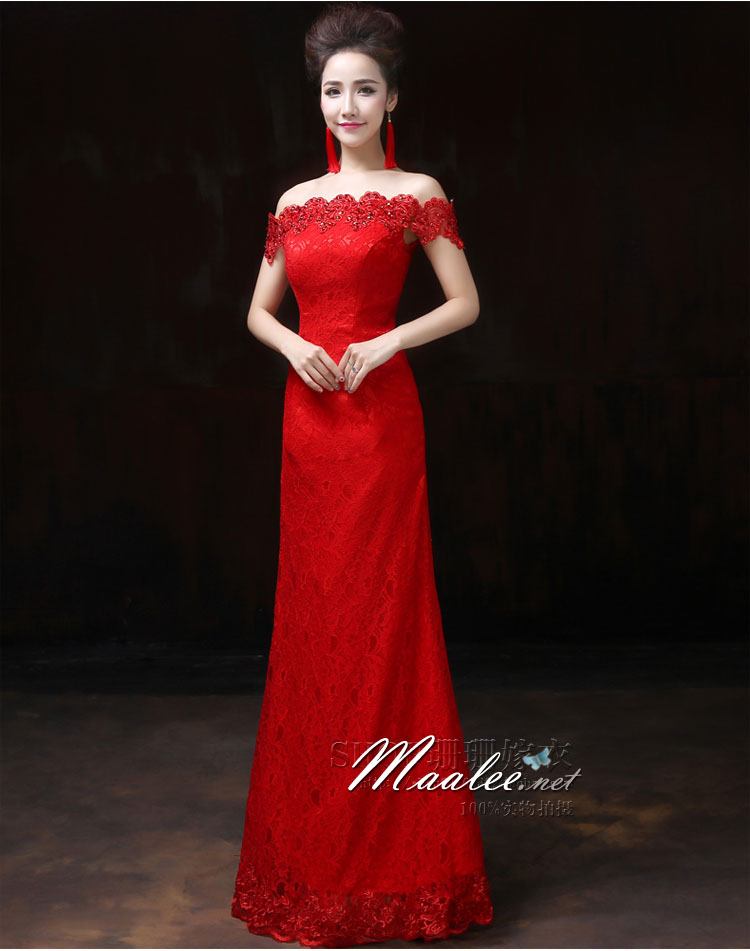 พร้อมเช่า ชุดราตรียาว แบบปาดไหล่เซ็กซี่ เข้ารูป ทรงหางปลา สีแดง ผ้าลูกไม้ แต่งเลื่อมสุดหรู (เชือกผูกหลัง)