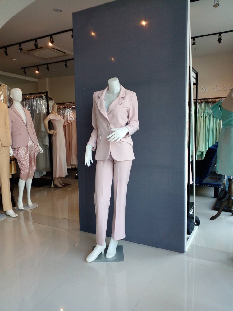 พร้อมเช่า สูทหญิง สูทสีชมพู Nude สองกระดุม