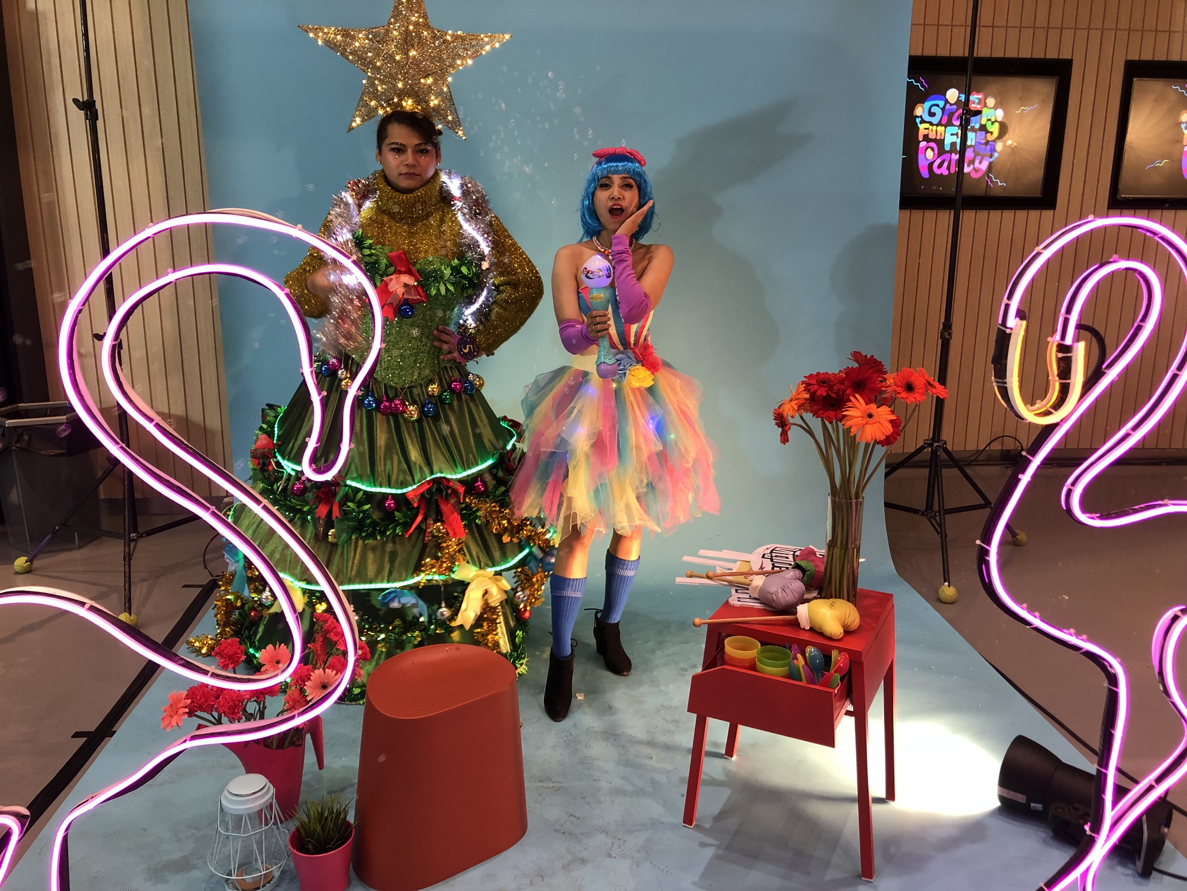 พร้อมเช่า ชุดแฟนซี เกาะอก ชุดราตรีสั้น สายรุ้ง Rainbow น่ารักมากมาย กระโปรงสีสวย