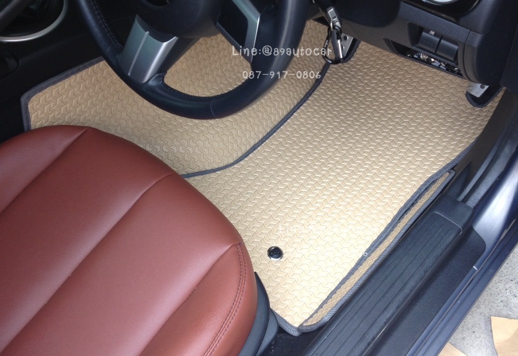 โรงงานพรมปูพื้นรถยนต์เข้ารูป Mazda MX-5 ลายธนูสีครีมขอบเทา