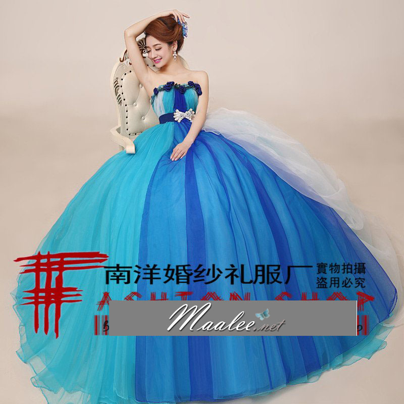 พร้อมเช่า ชุดแฟนซี ชุดราตรียาว สีฟ้า แบบเกาะอก แต่งดอกช่วงอก พร้อมเข็มขัด น่ารักมาก