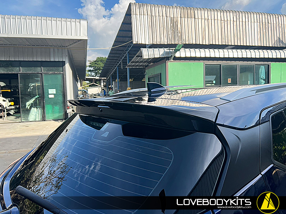 ชุดแต่ง LUM-GA : KICKS