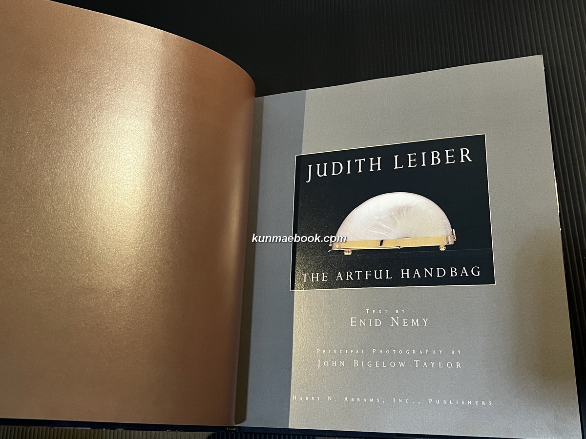 Judith Leiber: The Artful Handbag .