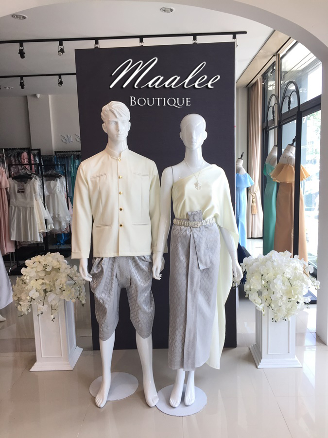 เช่า ชุดไทย ชุดเพื่อนเจ้าสาว ชุดไทยผ้าถุงสีเทาเงิน สไบเรียบ สีงาช้าง