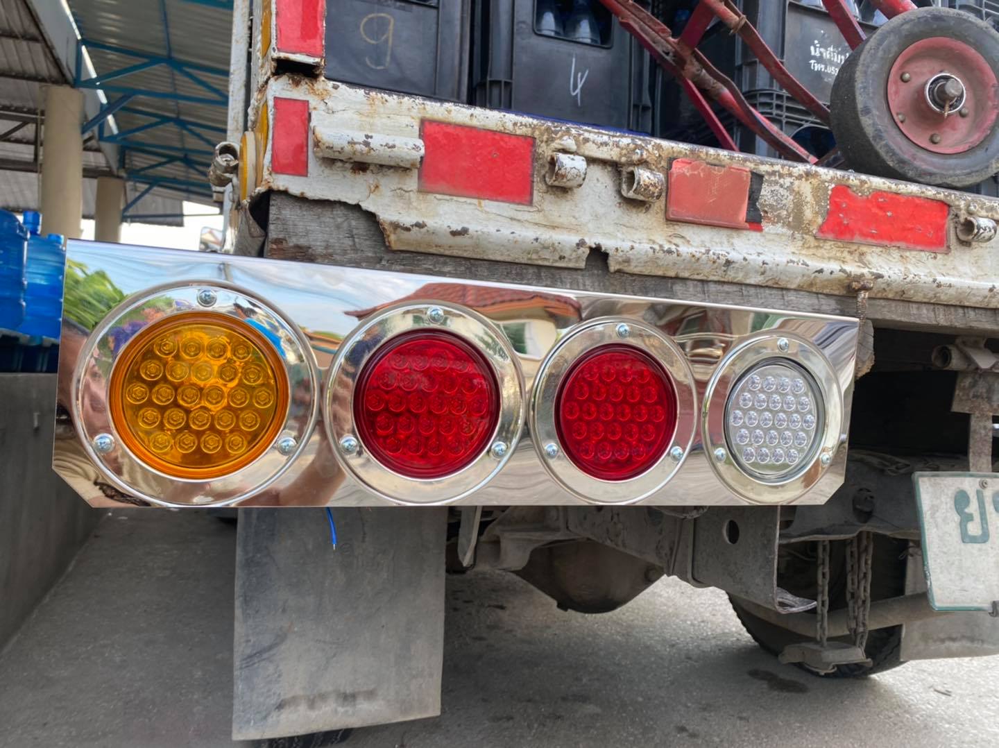 ไฟท้ายสแตนเลส 4 ช่อง 12v 24v ส่งฟรี