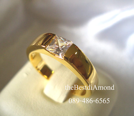 BR956+++แหวนunisex เพชรสี่เหลี่ยม+++ เก๋สุดๆ เรียบ หรู ดูมี class ฝังแบบหนีบ เพชรแบบPrincess cut ด้วยทองแบบเงาๆใส่เป็นแหวนคู่ชายหญิงได้เลยค่ะ