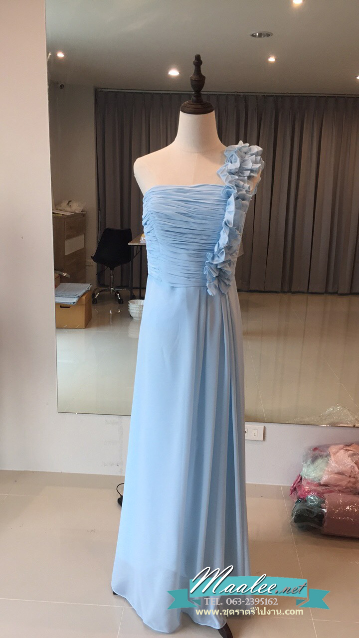 พร้อมเช่า ชุดราตรียาว ไหล่เดียว จับจีบตลอดช่วงเอว แต่งระบายไหล่ซ้าย เรียบหรู สีฟ้า