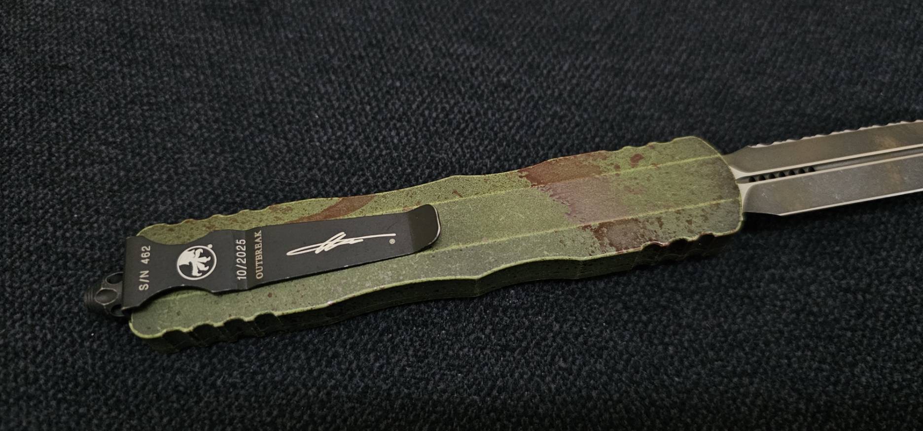 Microtech Dirac Delta D/E Full Serrated Outbreak Deep Engraved Signature Series