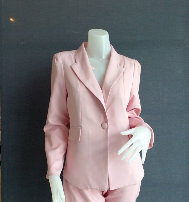 พร้อมเช่า สูทหญิง สูทสีชมพู