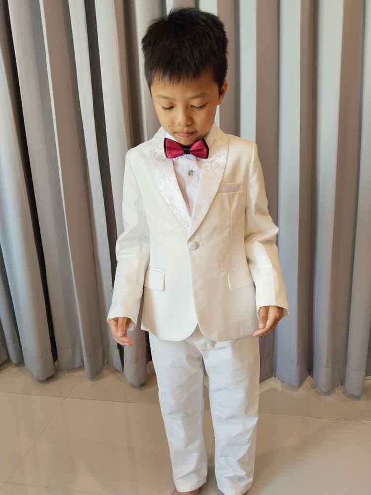 พร้อมเช่า ชุดสูทเด็กชาย สีขาว ** พร้อมเช่า ไซส์ 120 , 140 **