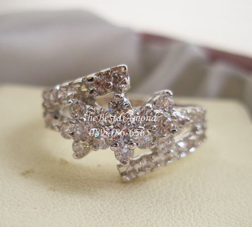 BR615RD+++แหวนเพชร ซากุระกลุ่ม+++ แหวนเพชร cz ดีไซน์ ดอกซากุระ สวย น่ารัก ดูผู้ดี งานเรียบร้อย เพชรวิ๊ง งานสวยมากๆๆ ใส่ได้สวยทุกนิ้ว