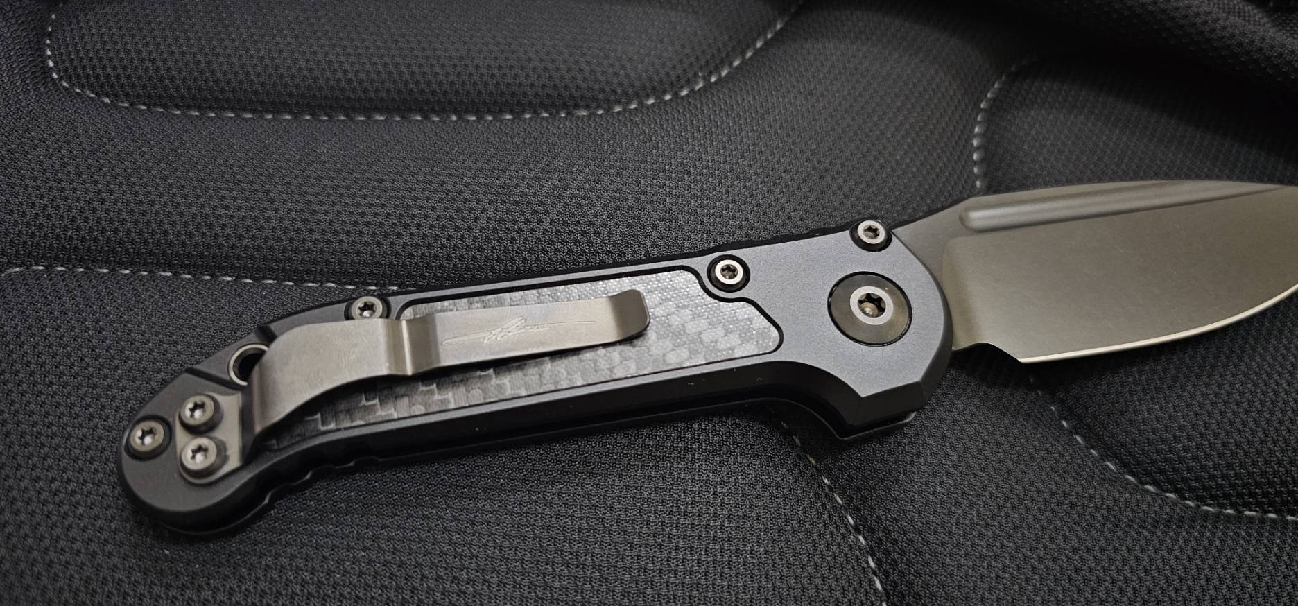 Microtech LUDT S/E Gen III - DLC Handle Carbon Fiber Inlay - DLC Blade