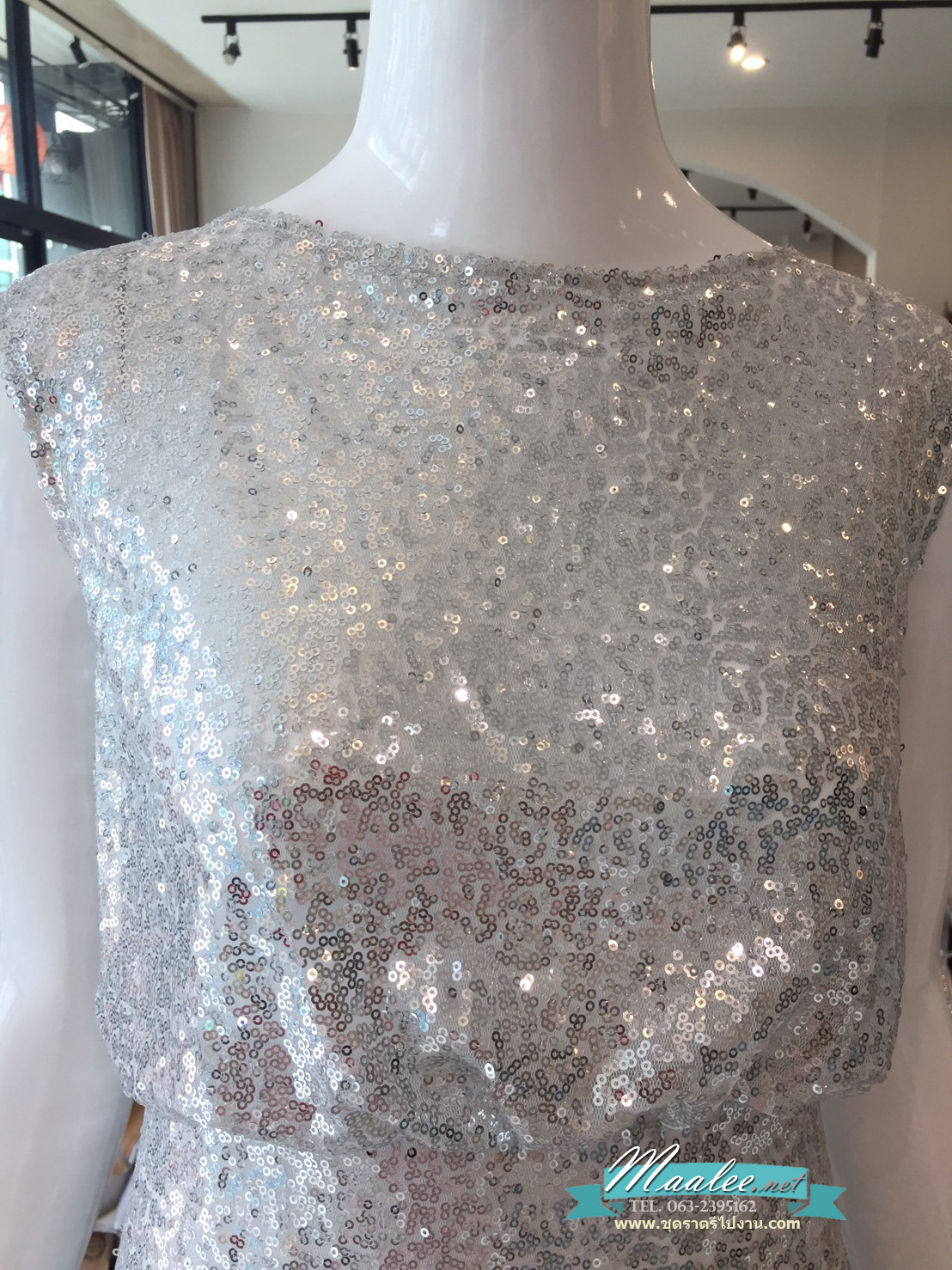 พร้อมเช่า ชุดราตรีแนวGatsby ปักเลื่อม แขนกุดเข้ารูป ออกงานกลางคืน ด้านหลังเป็นซีทรูแนวเซ็กซี่ สีเงิน (ซิปหลัง)